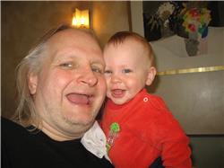 Ich lache besser und schöner als der Papa ... IMG_2885.jpg