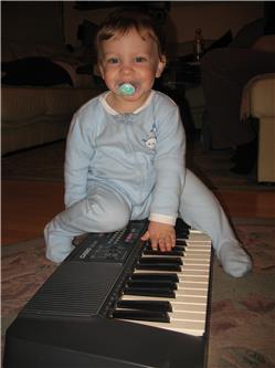 Das ist ja ein lustiger Sitz. Und so laut! Das macht Spass. IMG_3494.jpg