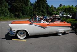 Hier steht unser Cabrio. Am Werkheimfest in Uster kann ich nähmlich Old Timer fahren! DSC_0128.jpg