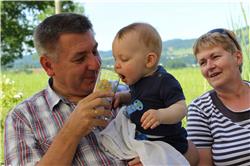 Man stülpt sich bedächtig über das Glas IMG_1395.jpg