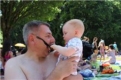 Heheheh, Opa meint wohl das sei seine Brille. IMG_1718.jpg