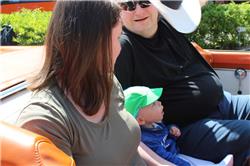 Ich darf einfach so im Auto sitzen! Das sit schön, ich freue mich schon auf die Fahrt. IMG_5285.jpg