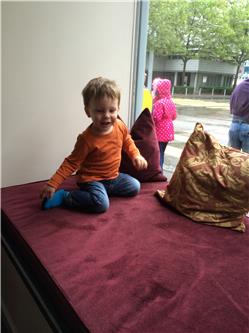 Heute sind wir beim Onkel Marcus im Hotel zum Frühstücken. Onkel Marcus hat uns extra einen schönen Platz freigehalten. IMG_0477.jpg