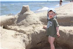 Wagt ja nicht mich anzugreifen. Ich bin Wehrhaft! Opa hat mir alles gezeigt, was ich wissen muss! IMG_4976.jpg