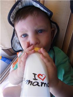 Trinken am Strand. Das ist ja schon beinahe wie am Ballermann. Nicht fehlen, darf natürlich das Statement, dass Mama die Beste ist. RIMG0005.jpg