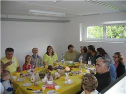 Die versammelte Runde feiert meinen Geburtstag IMG_3219.jpg