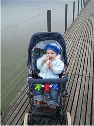 He, he, he - meine Flasche. Selber schuld wenn ihr sie mir gebt. IMG_3278.jpg