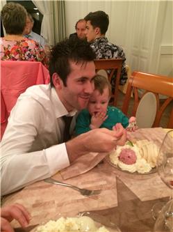 Weihnachtsessen mit der Familie. Marcus gibt mir bestimmt was ab. Foto 6.jpg