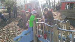 Jetzt hat mir die Frau auch noch so ein kleines Kind vor die Nase gesetzt. Na dann warte ich halt. IMAG0014.jpg