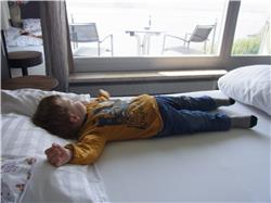 Pfaaaaaaa, jetzt bin ich aber erledigt. Oma und Opa können a das andere Bett nehmen RIMG0048.jpg